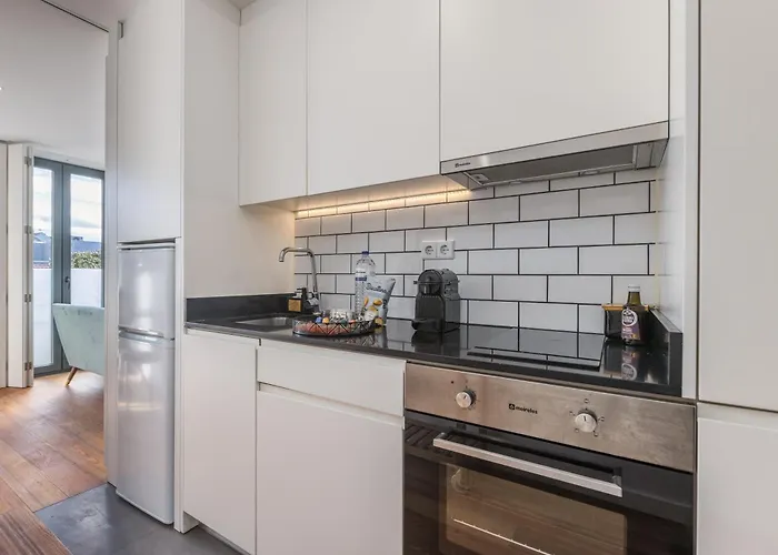 Terrace Bliss With Ac Downtown