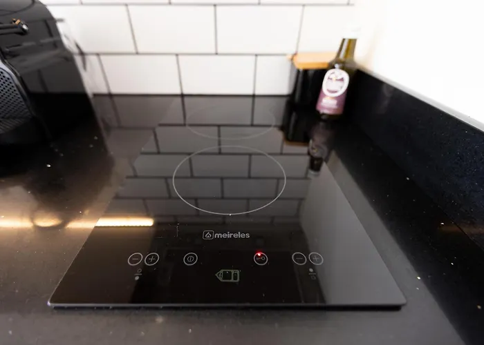 아파트 Terrace Bliss With Ac Downtown