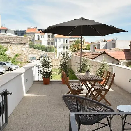 דירה Terrace Bliss With Ac Downtown פורטו