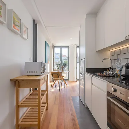 New!central W/ Sunny Terrace - 9 Min Walk Trindade بورتو