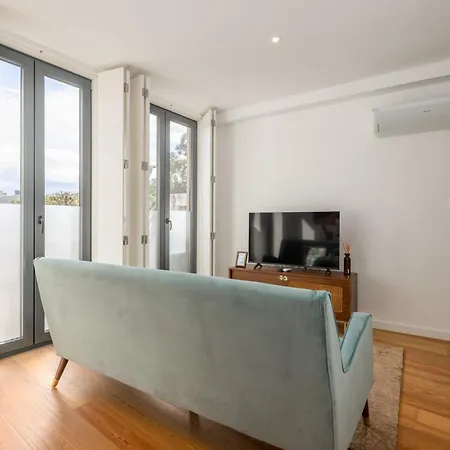 شقة New!central W/ Sunny Terrace - 9 Min Walk Trindade