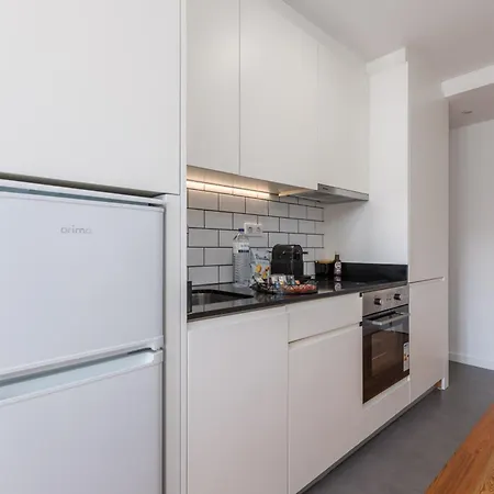 New!central W/ Sunny Terrace - 9 Min Walk Trindade Апартаменты Порту
