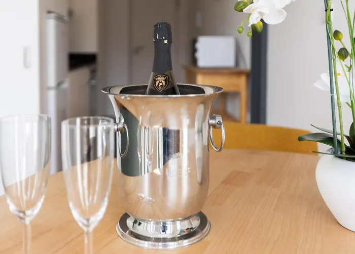 Terrace Bliss With Ac Downtown