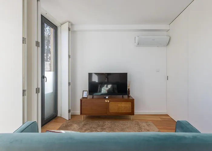 Terrace Bliss With Ac Downtown