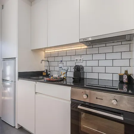 Terrace Bliss With Ac Downtown