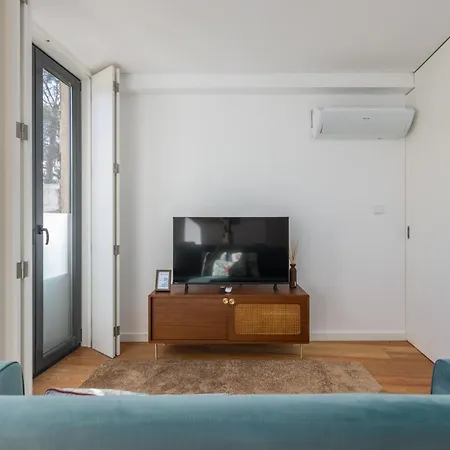 Terrace Bliss With Ac Downtown