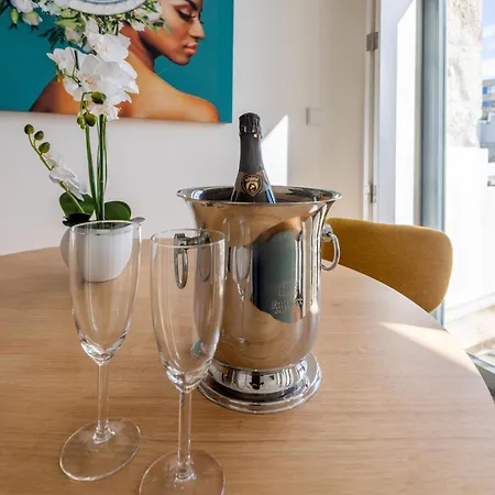 Terrace Bliss With Ac Downtown 波尔图